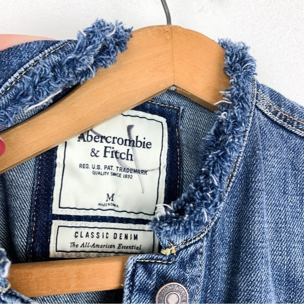 Abercrombie & Fitch Frayed Hem Classic Denim Jacket Sz M - Picture 4 of 7